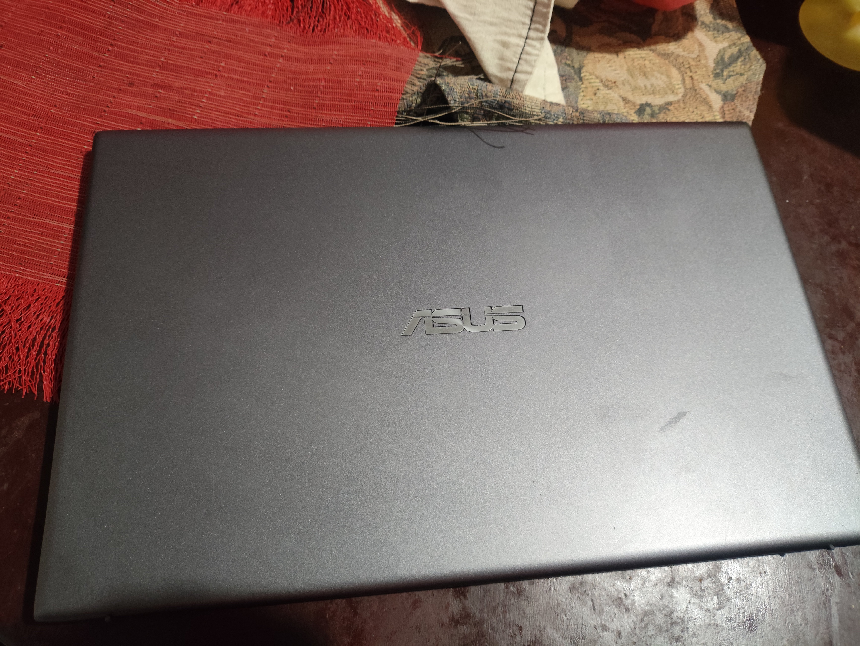 computadoras y laptops - Asus Vivobook 15 512gb de almacenamiento 12gb de ram con su tarjeta gráfica  2