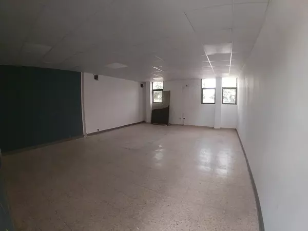 oficinas y locales comerciales - Alquilo Local comercial 267 mts  3er piso  27 febrero
 6