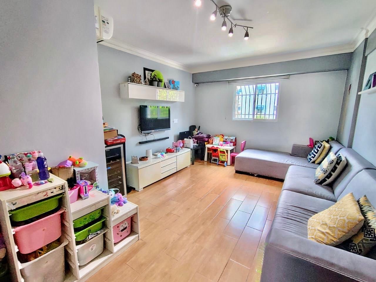 apartamentos - Vendo en el millón tercer nivel tres hab 2.5 baños 6