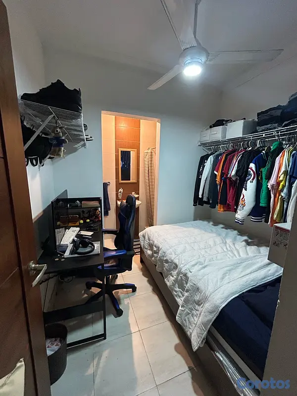 apartamentos - Se vende amplio apartamento 2do nivel, zona céntrica y de fácil acceso.  10