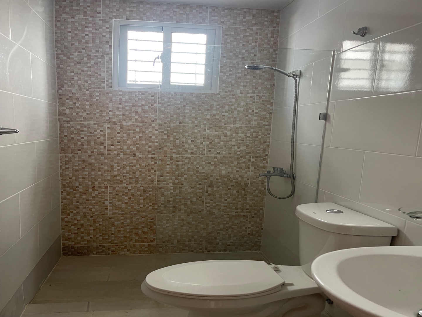 apartamentos - Alquilo en Santiago en los Llanos de Gurabo 
Los rieles De Santiago  6