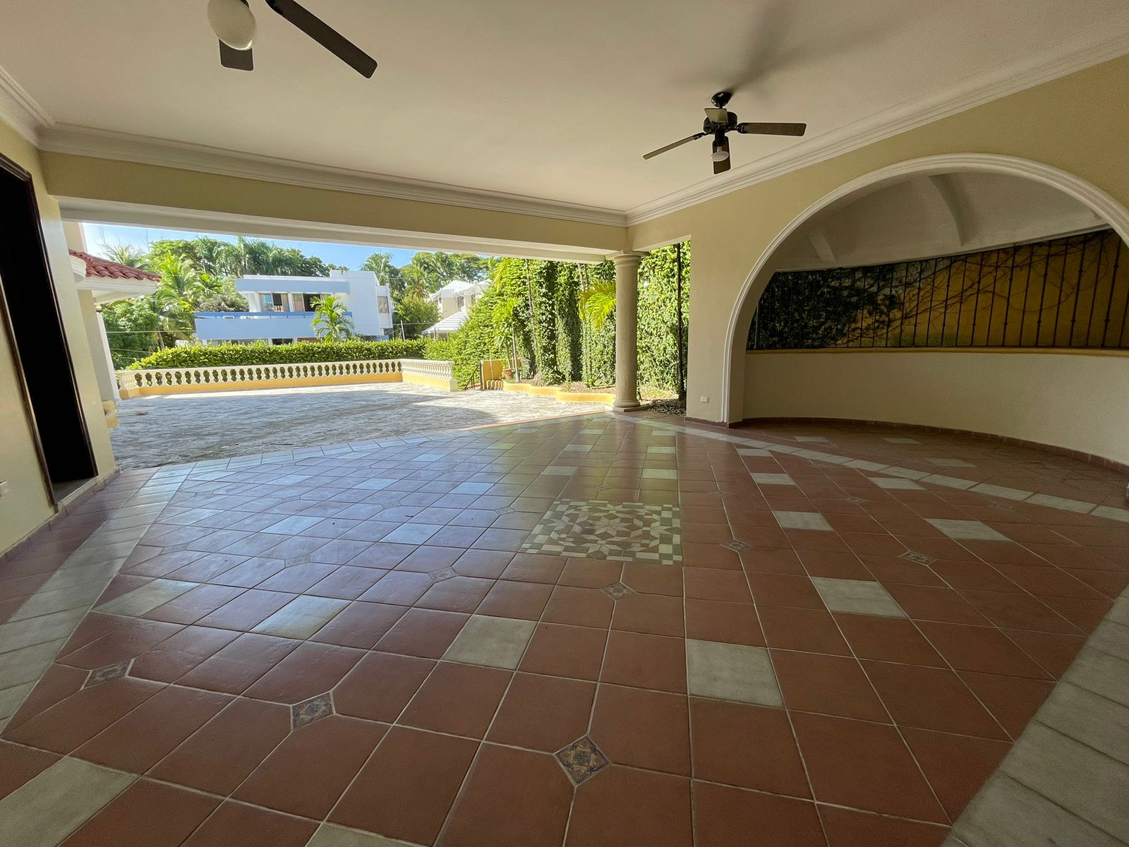 casas - Mansión De 3 Niveles En Zona Exclusiva De Los Ríos 5
