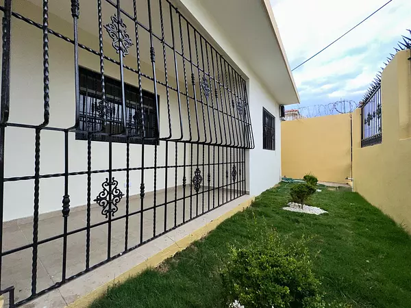 casas -  Casa de un nivel para vivir tranquilo Autopista de San Isidro. VENDIDA 7