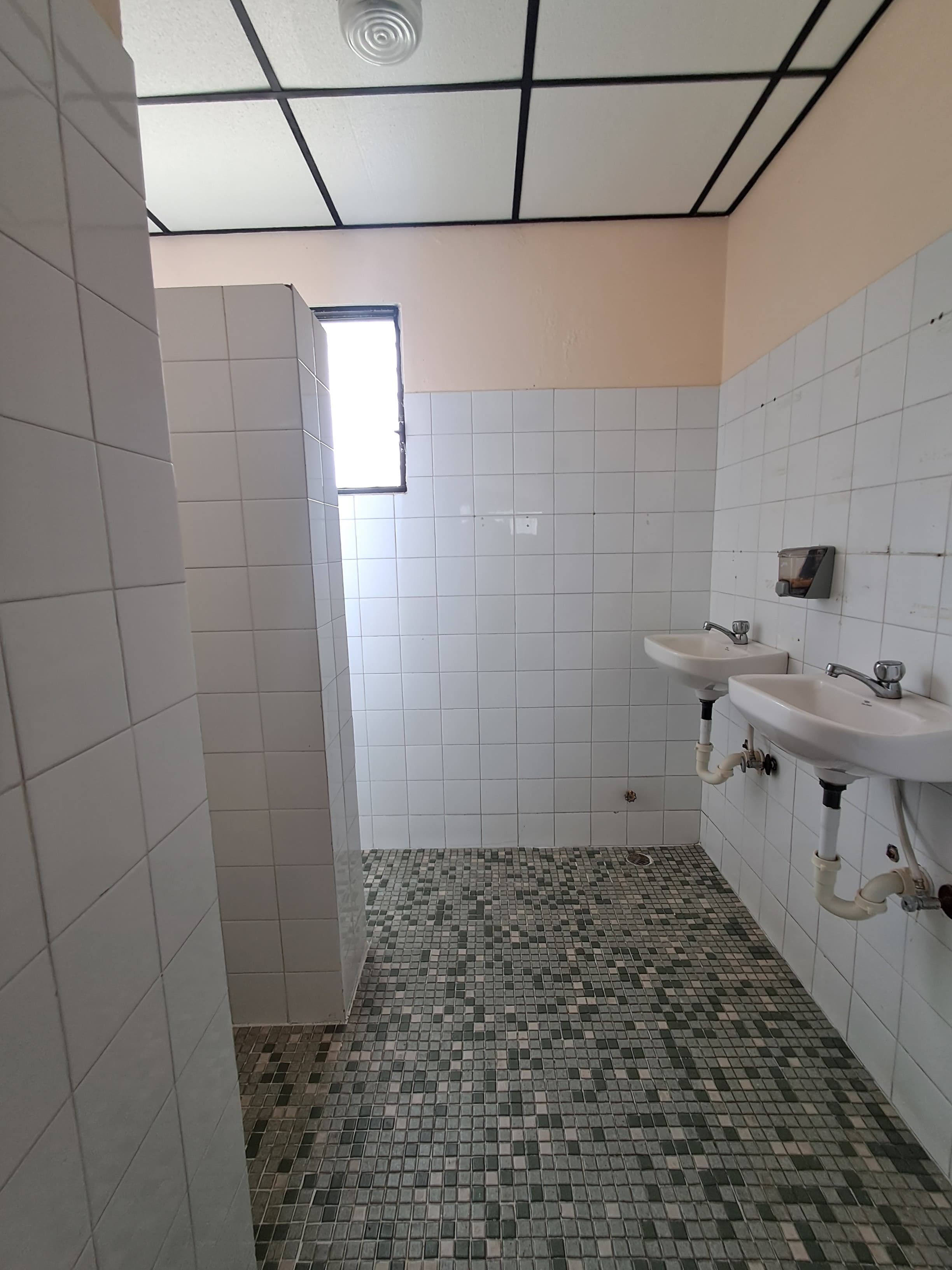 oficinas y locales comerciales - Amplio local para oficinas en Gazcue 6