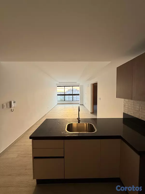 apartamentos - Alquilo en Urb. Real piso alto, excelente iluminación, para ejecutivo o pareja 2