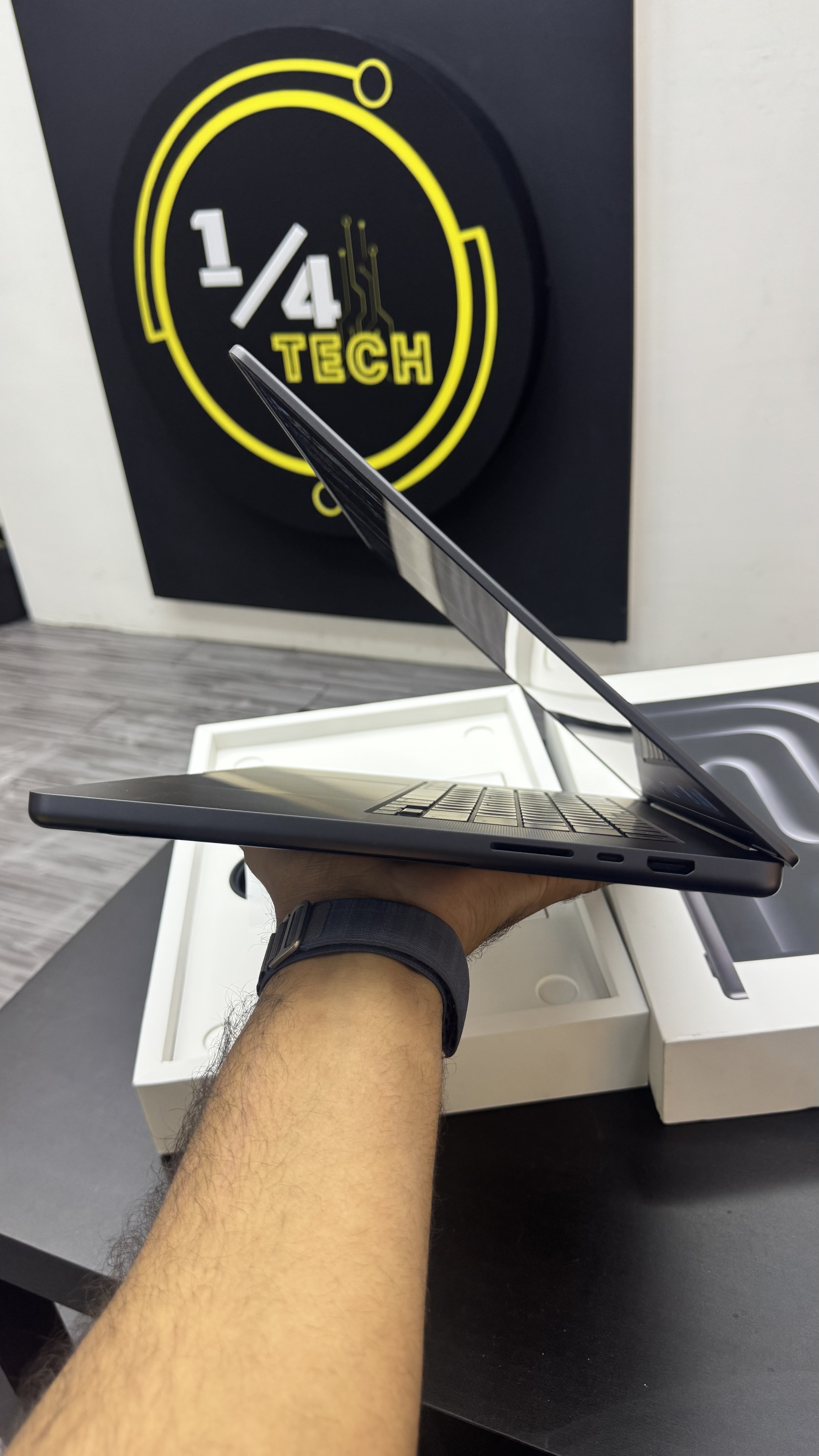 computadoras y laptops - MacBook Pro 16 2023 M3 PRO 512GB/18GB COMO NUEVA 2