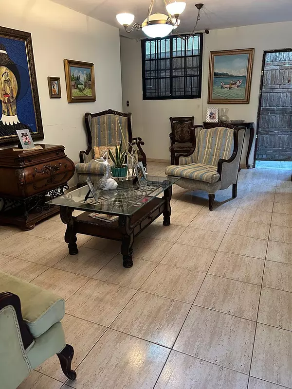 casas - Vendo casa en Av. Independencia  9
