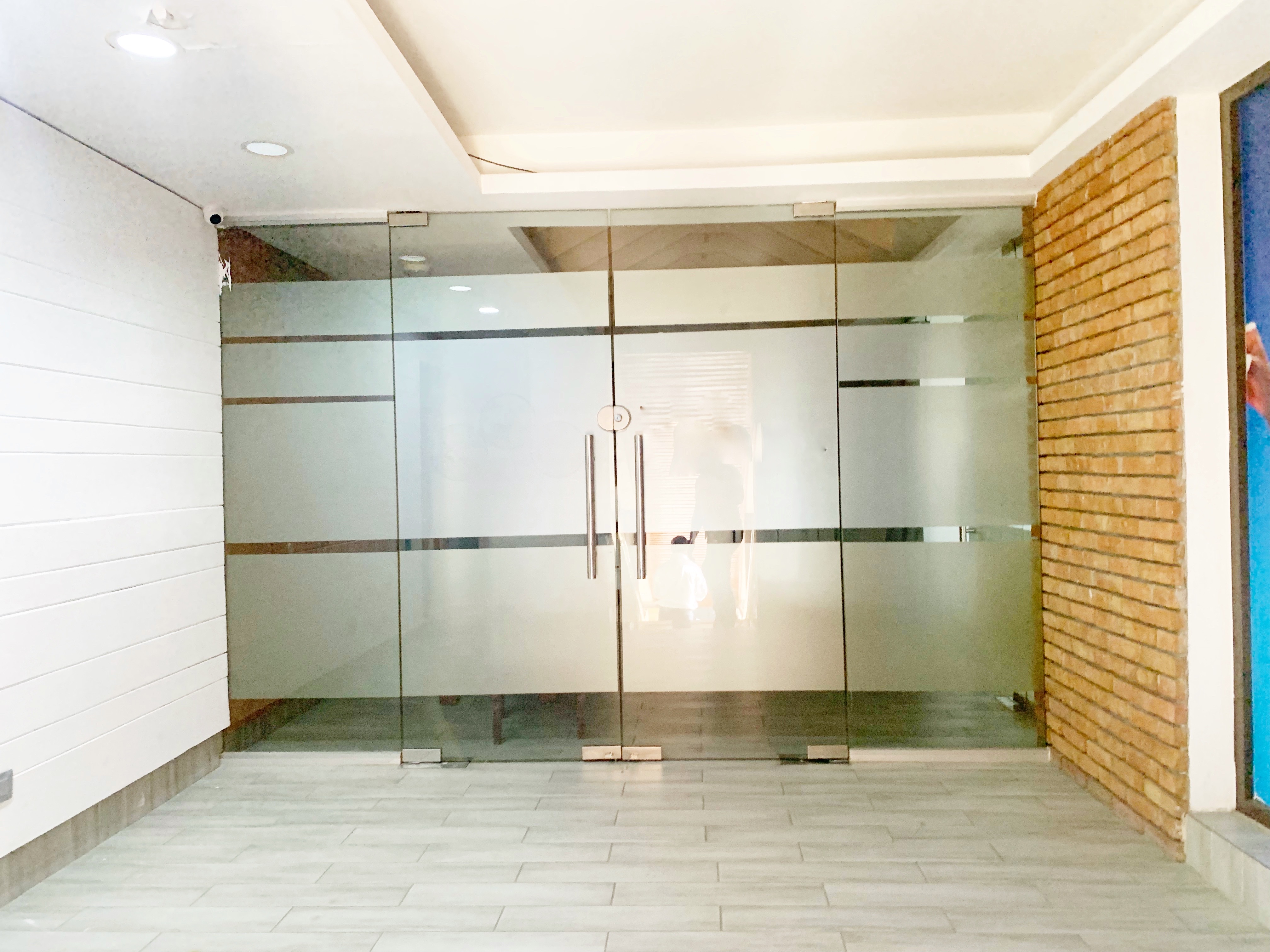oficinas y locales comerciales - local céntrico en el millon 1
