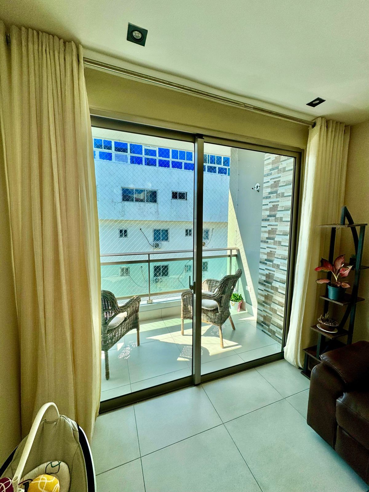 apartamentos - Vendo Ph en el millón piso 5 y 6 tres hab con su b 4
