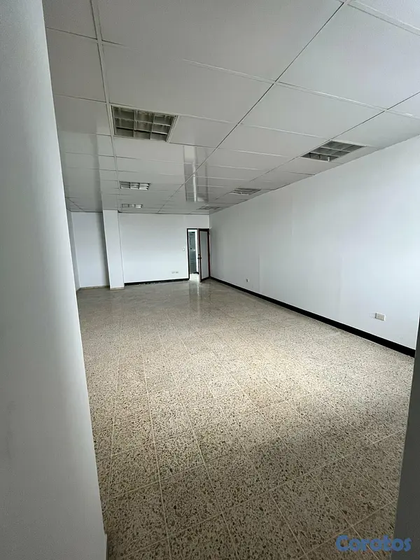 oficinas y locales comerciales - RENTO LOCAL OFICINA próximo a AGORA MALL (USD$695. 8