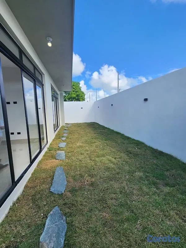 casas - venta de casa próximo a la avenida ecológica Santo Domingo este  9