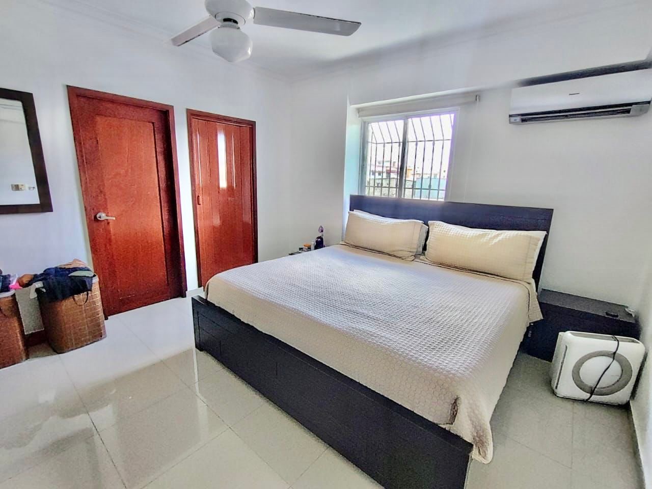 apartamentos - Vendo en el millón tercer nivel tres hab 2.5 baños 7