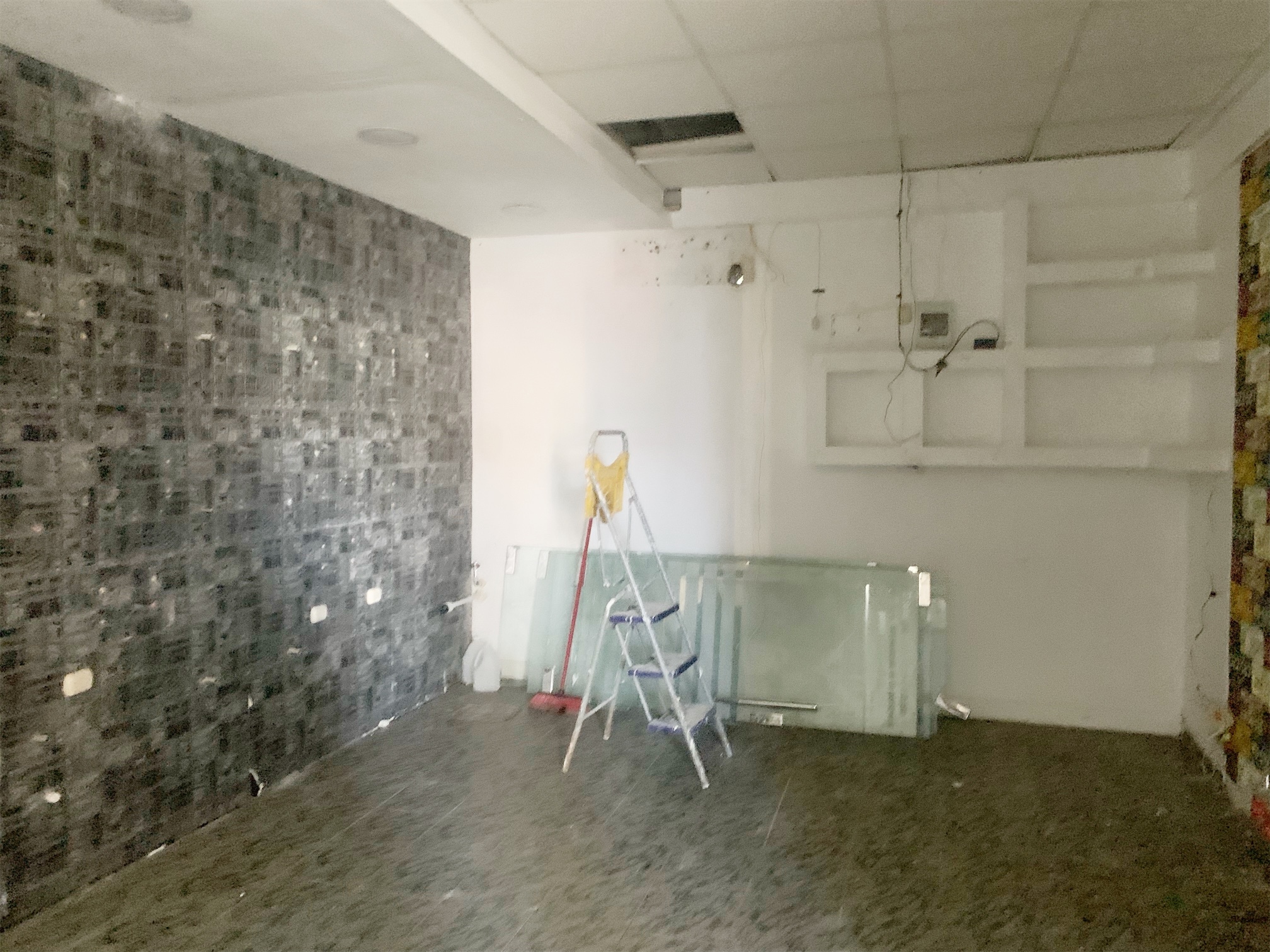oficinas y locales comerciales - Local en primer nivel 1