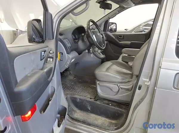 jeepetas y camionetas - HYUNDAI GRAND STAREX 2021 GRIS 7