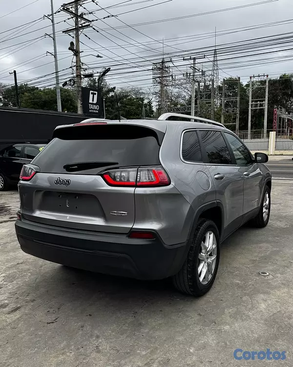 jeepetas y camionetas - Jeep Cherokee Latitude 2019 4