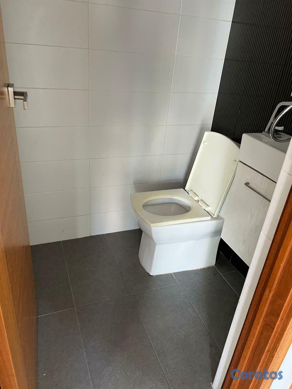 apartamentos - ALQUILO APTO de 1 HAB, 7MO. NIVEL, BALCON, ENS. PI 6