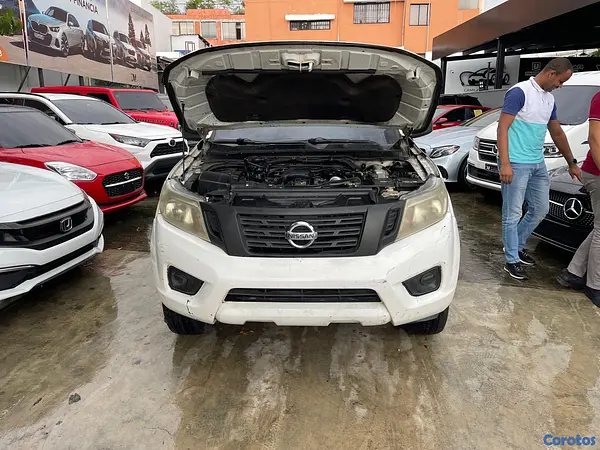 jeepetas y camionetas - Nissan Frontier Mec 2016 8