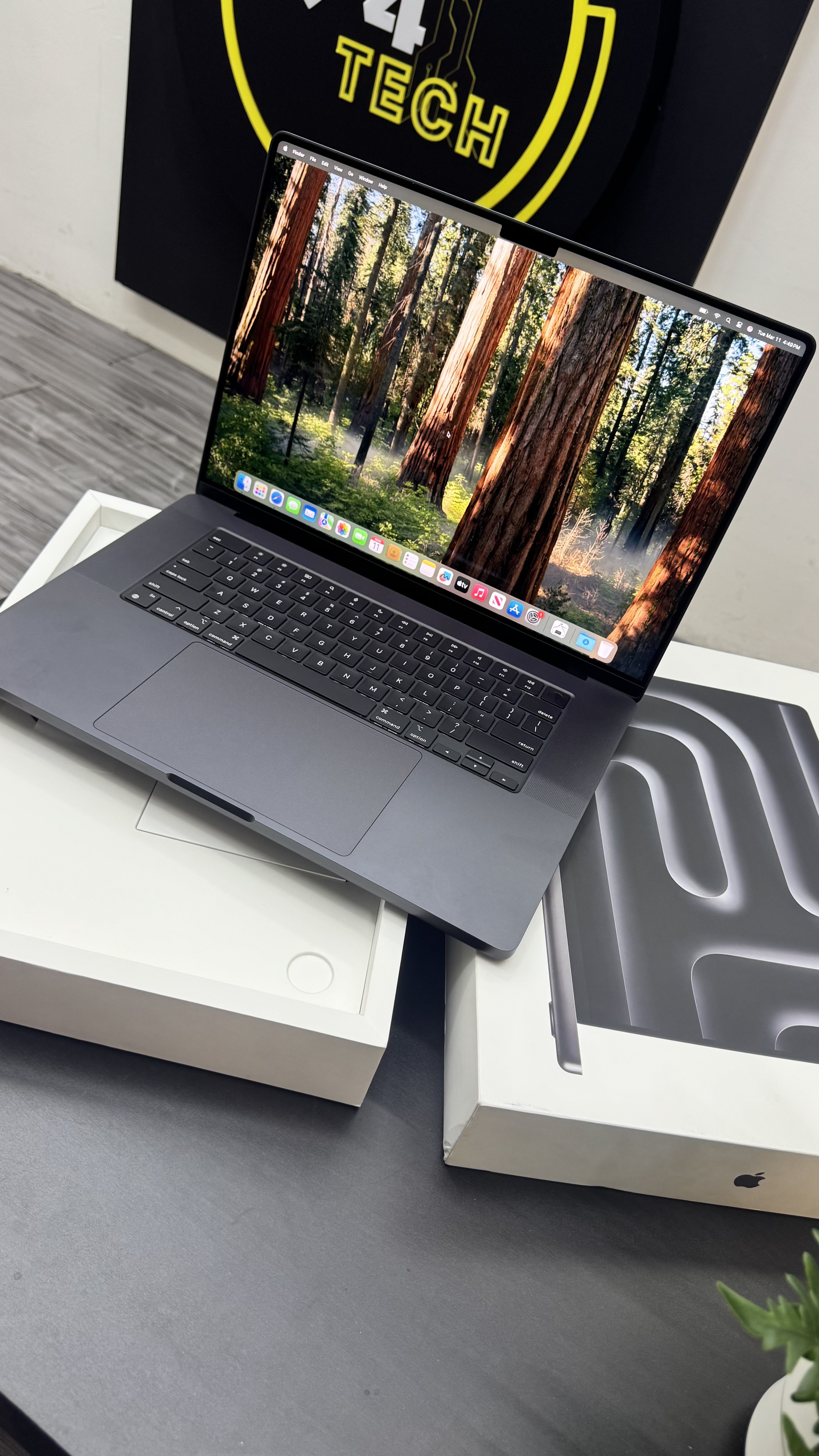 computadoras y laptops - MacBook Pro 16 2023 M3 PRO 512GB/18GB COMO NUEVA 3