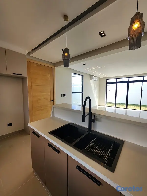 casas - venta de casa próximo a la avenida ecológica Santo Domingo este  10