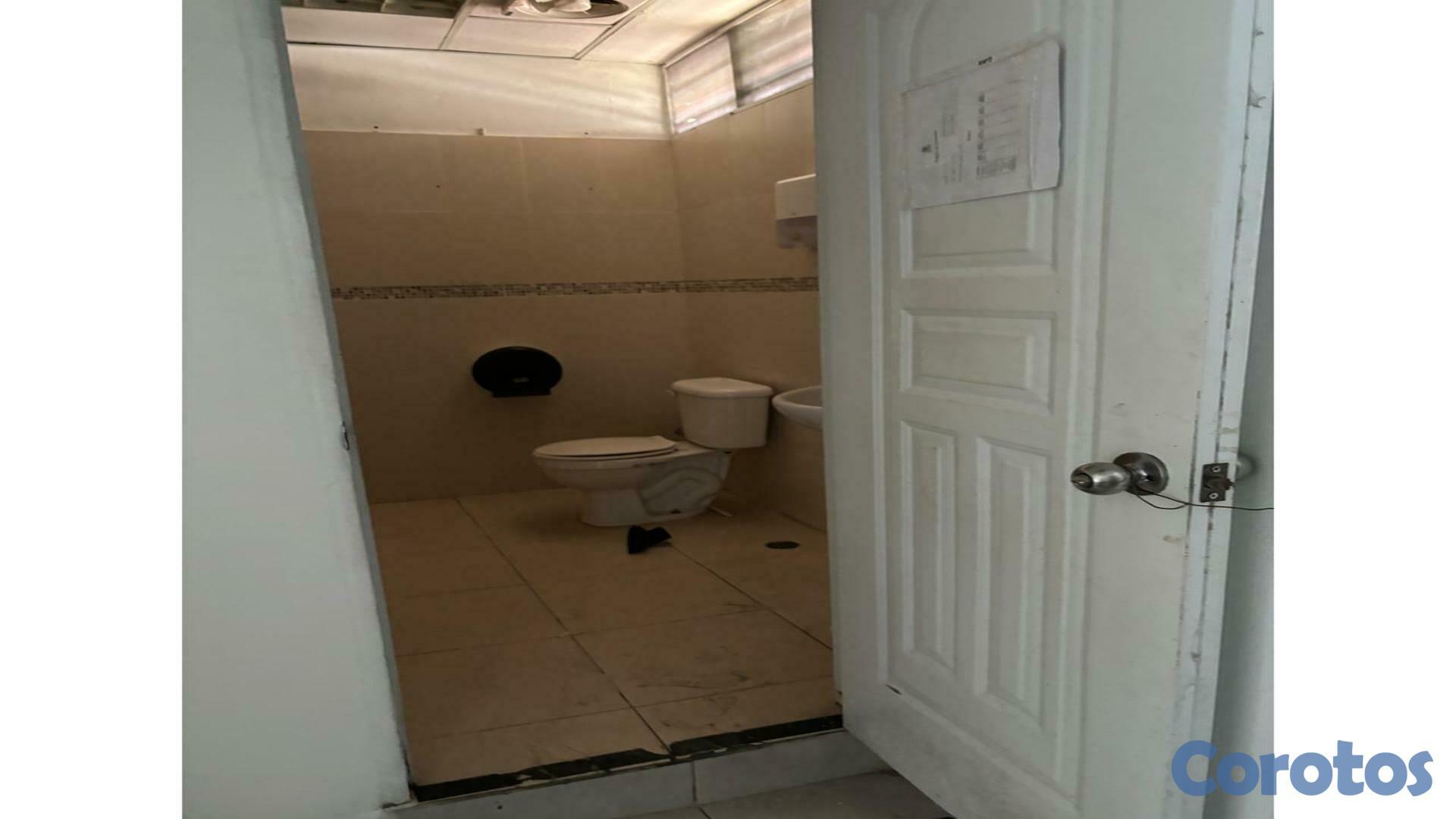 oficinas y locales comerciales - Alquiler Local Comercial Naco 1er Piso 136 Mts 2