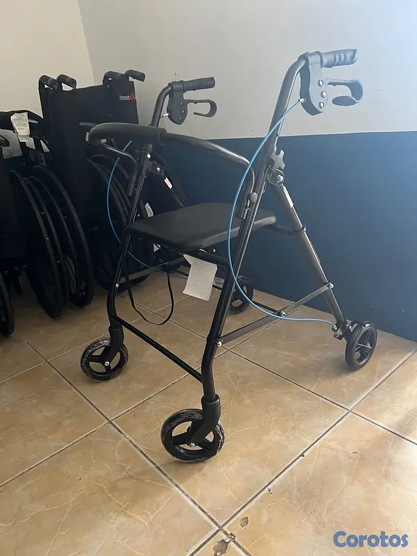 Salud y Equipamiento Médico - Andadores disponible 2