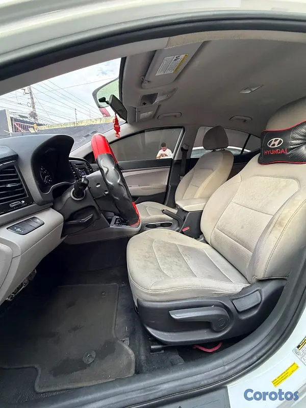 carros - 2017 Hyundai Elantra  9