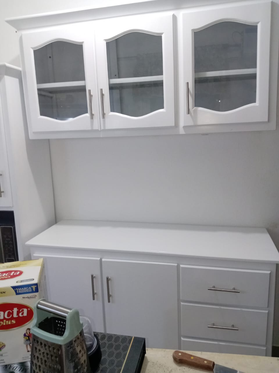 muebles y colchones - Gabinete de tres puertas  1