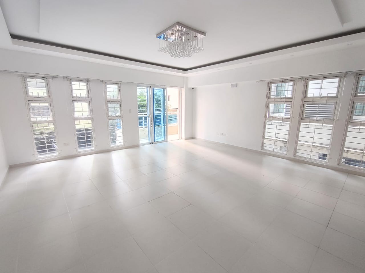 apartamentos - Apartamento en Venta
 SERRALLES
USD 240,000.00
Mantenimiento: RD$12,000.00
 8