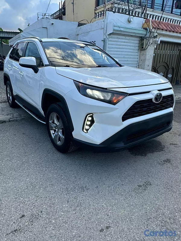 jeepetas y camionetas - Toyota Rav4 LE 2020 2