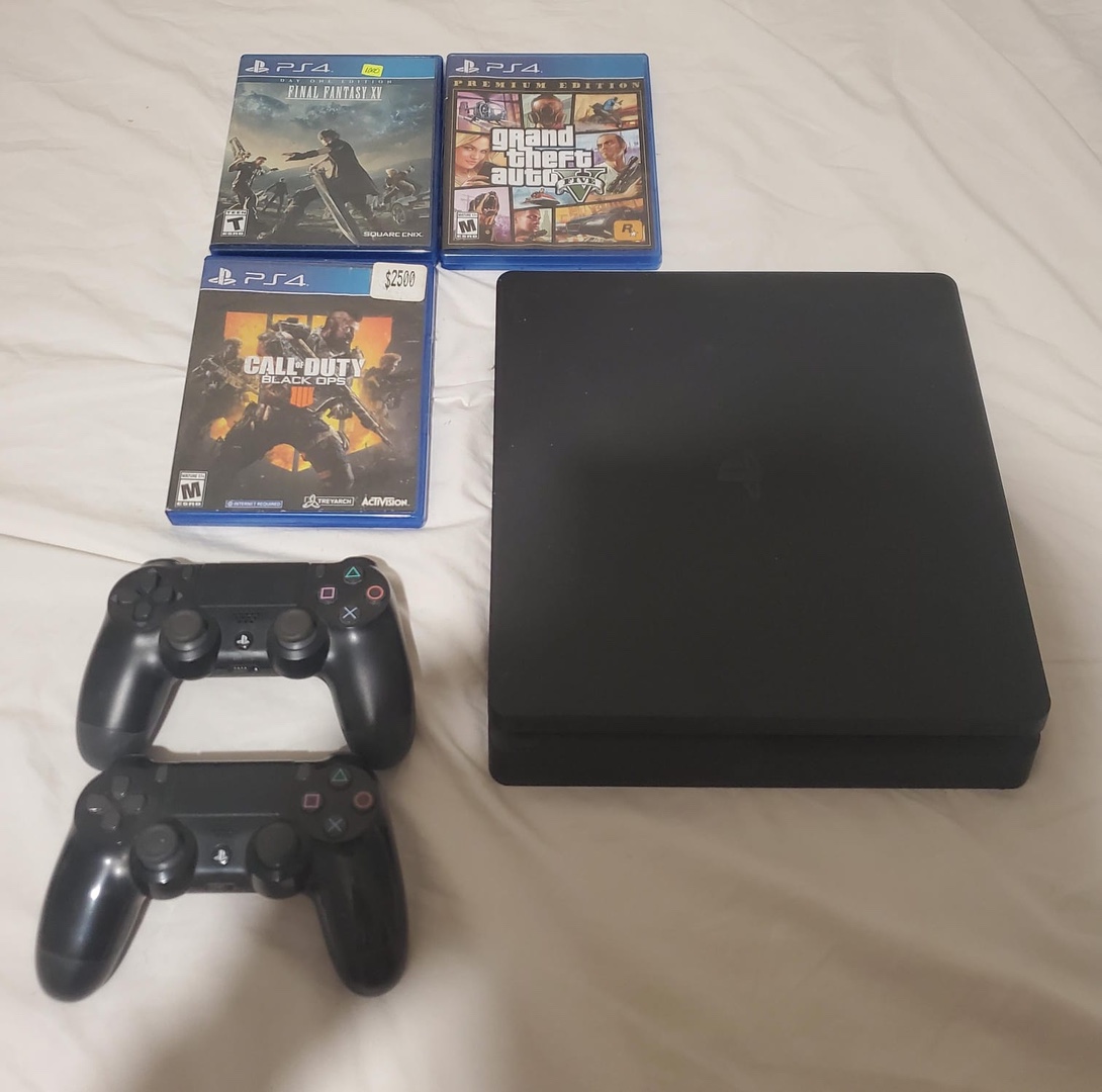 consolas y videojuegos - PS4 Slim 500 GB+ 2 controles+ 3 cintas 0