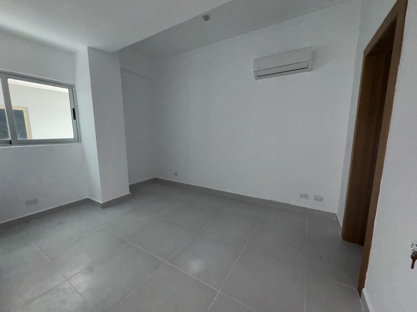 apartamentos - Alquilo apartamento nuevo a estrenar en el sector de Evaristo morales con linea  3