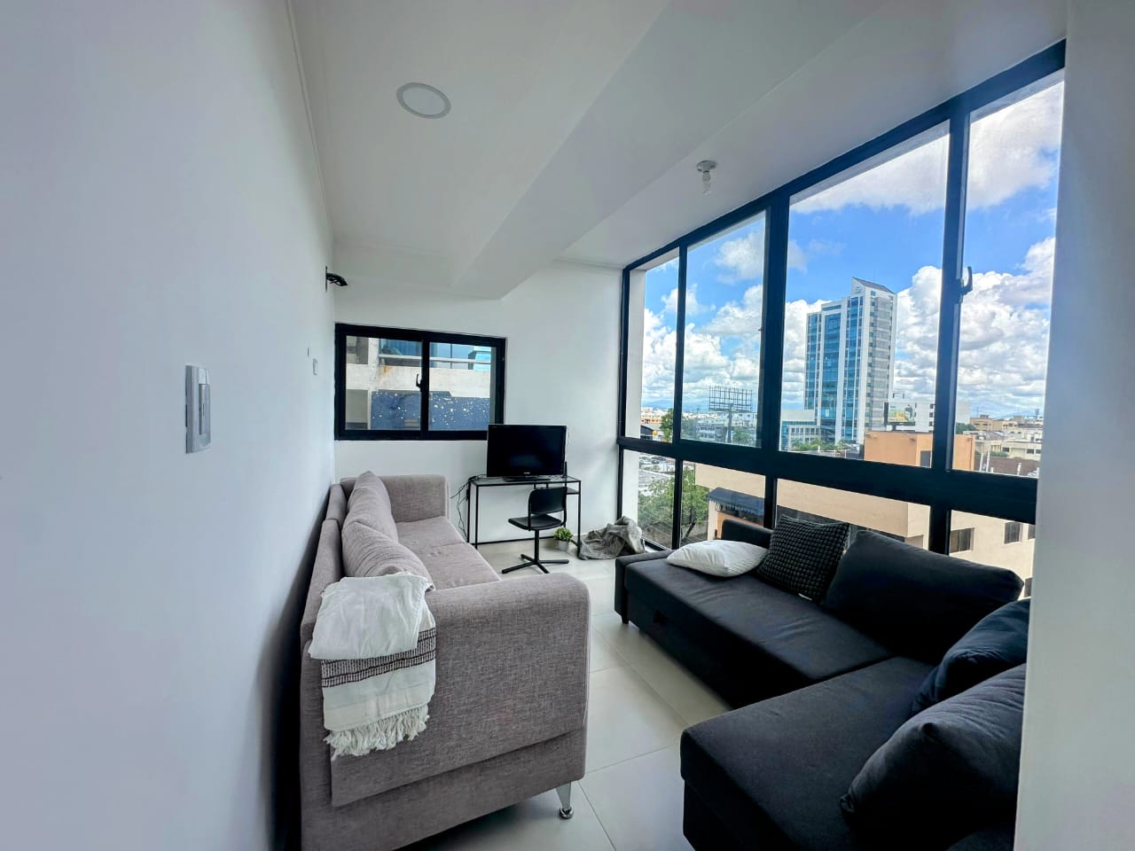 apartamentos - Se vende lujoso apartamento en el Mirador Norte con línea blanca incluida 2