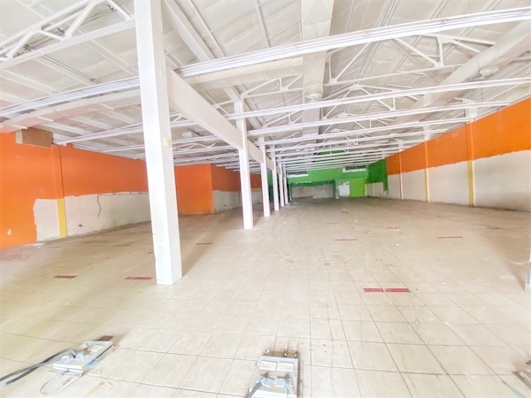 oficinas y locales comerciales - Local en sector altamente comercial 8