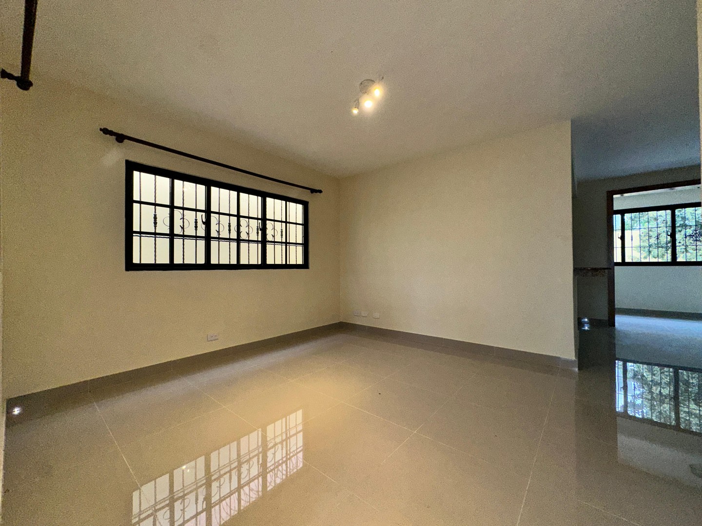 casas -  Casa de un nivel para vivir tranquilo Autopista de San Isidro. VENDIDA 9