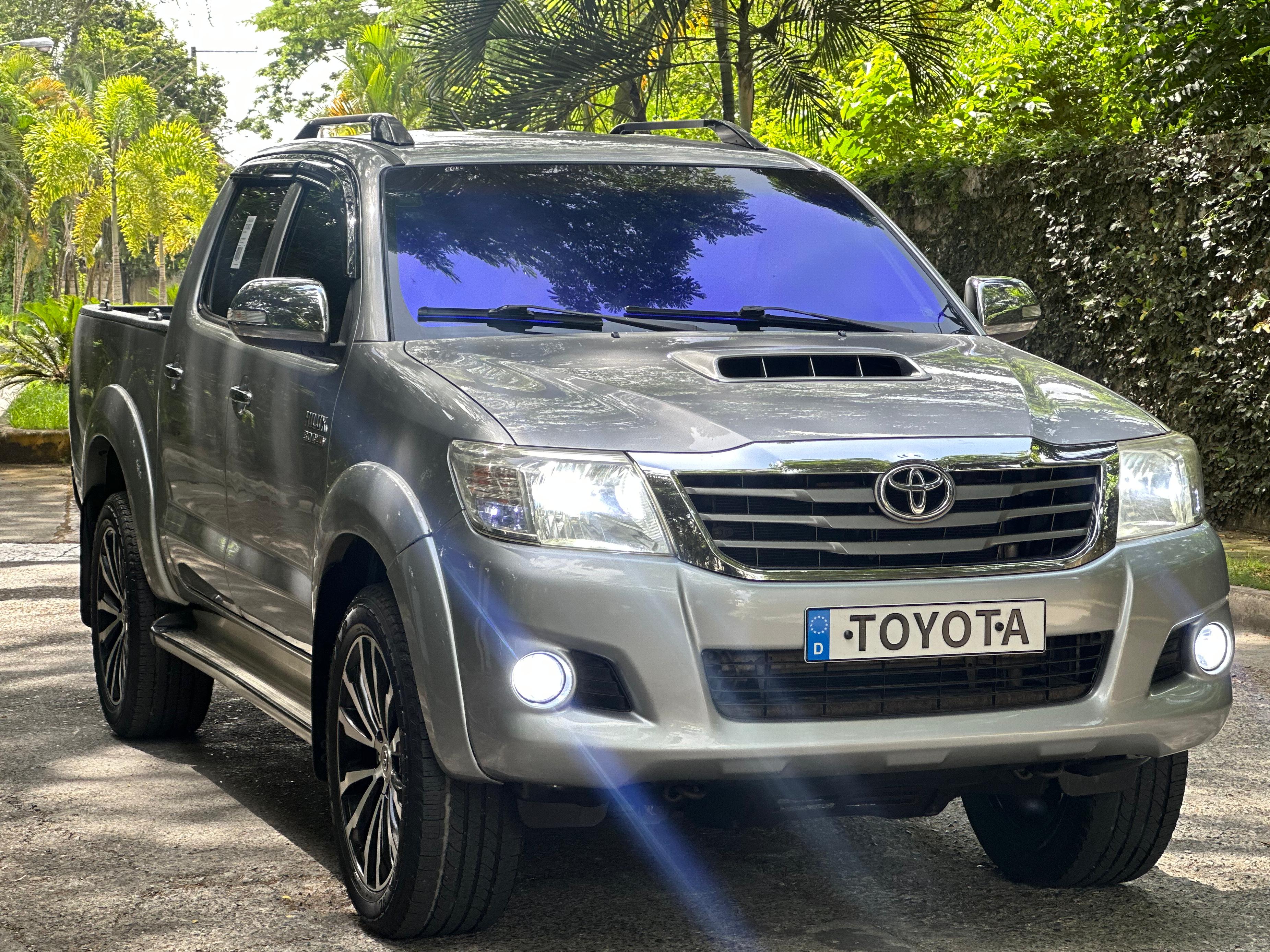 jeepetas y camionetas - Toyota hilux 2015 1