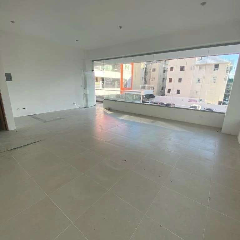 oficinas y locales comerciales - ALQUILO Local En Plaza Comercial 2do Nivel En Evaristo Morales
*CODIGO: PD101*