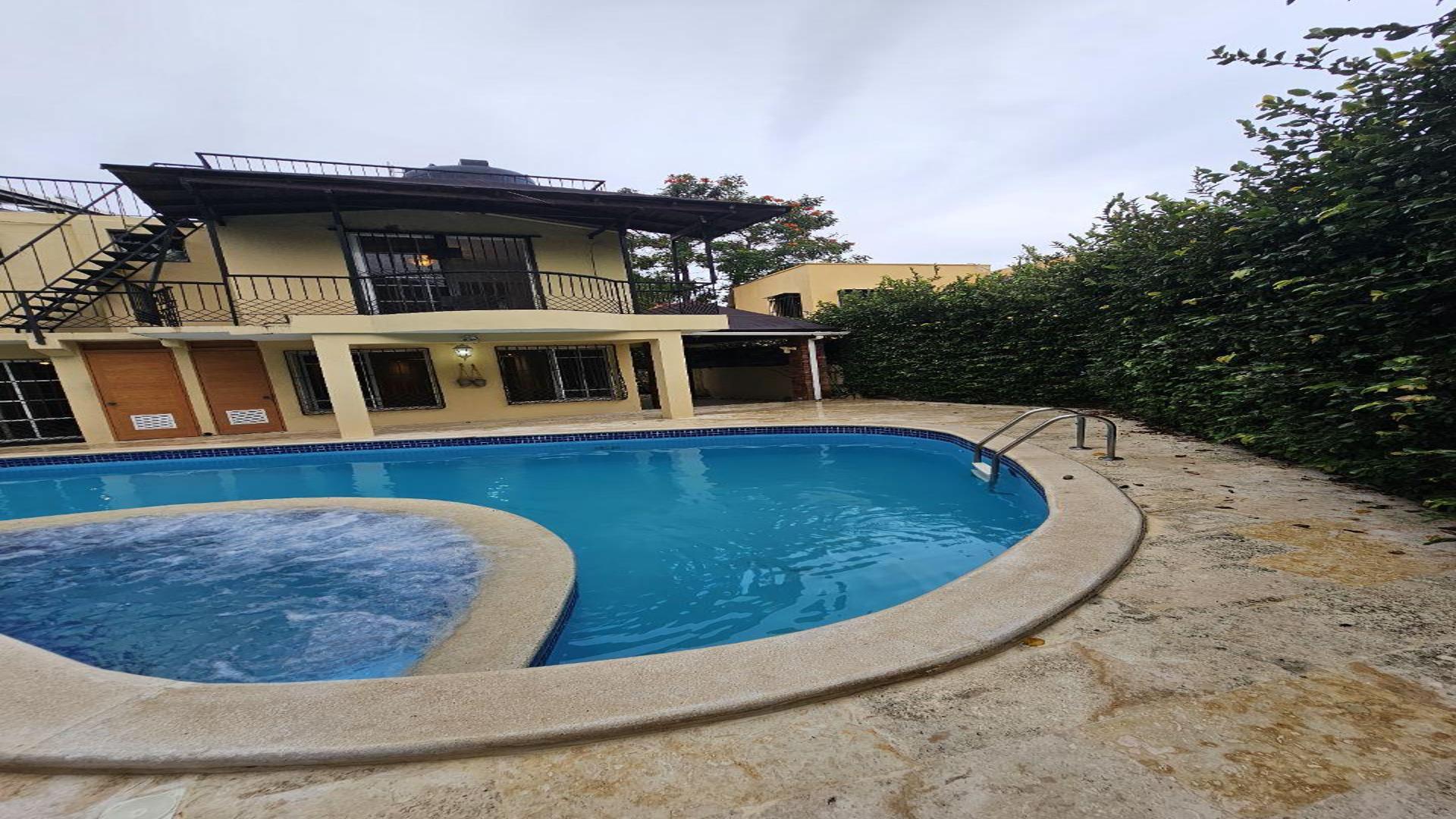 casas - ALQUILER DE CASA EN LA URBANIZACION FERNANDEZ 8