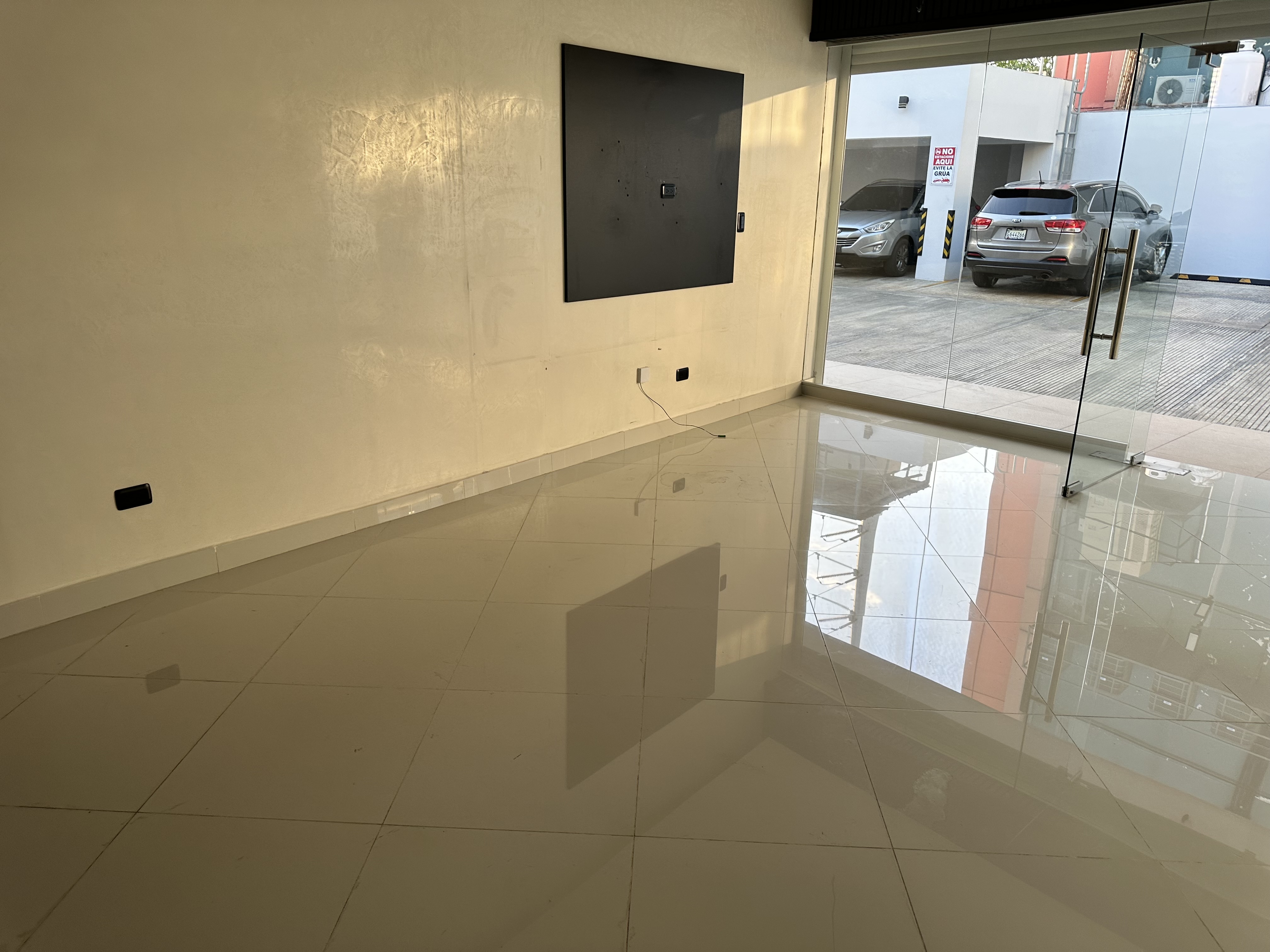 oficinas y locales comerciales - Local Comercial Plaza Las Gardenias Bella Vista 5