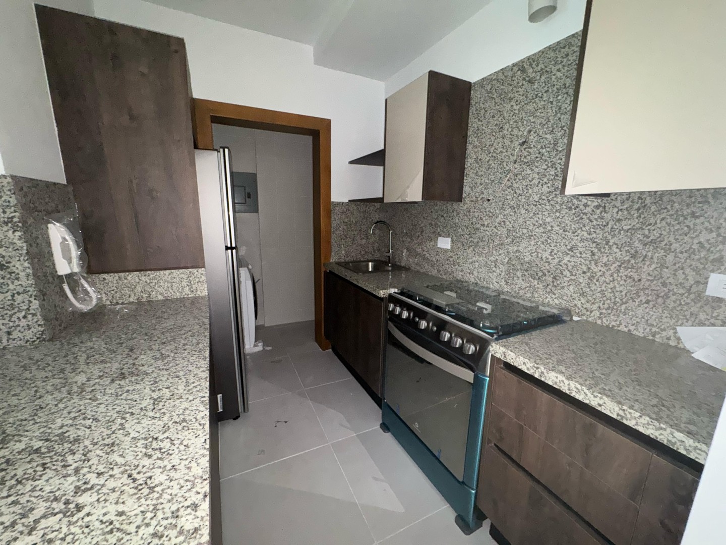 apartamentos - Alquilo apartamento nuevo a estrenar en el sector de Evaristo morales con linea  4