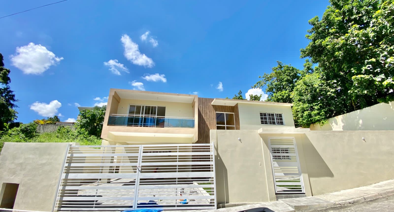 casas - Vendo Casa Hermosa, Amplia y Moderna para estrenar con Picuzzy Arroyo hondo 3 2