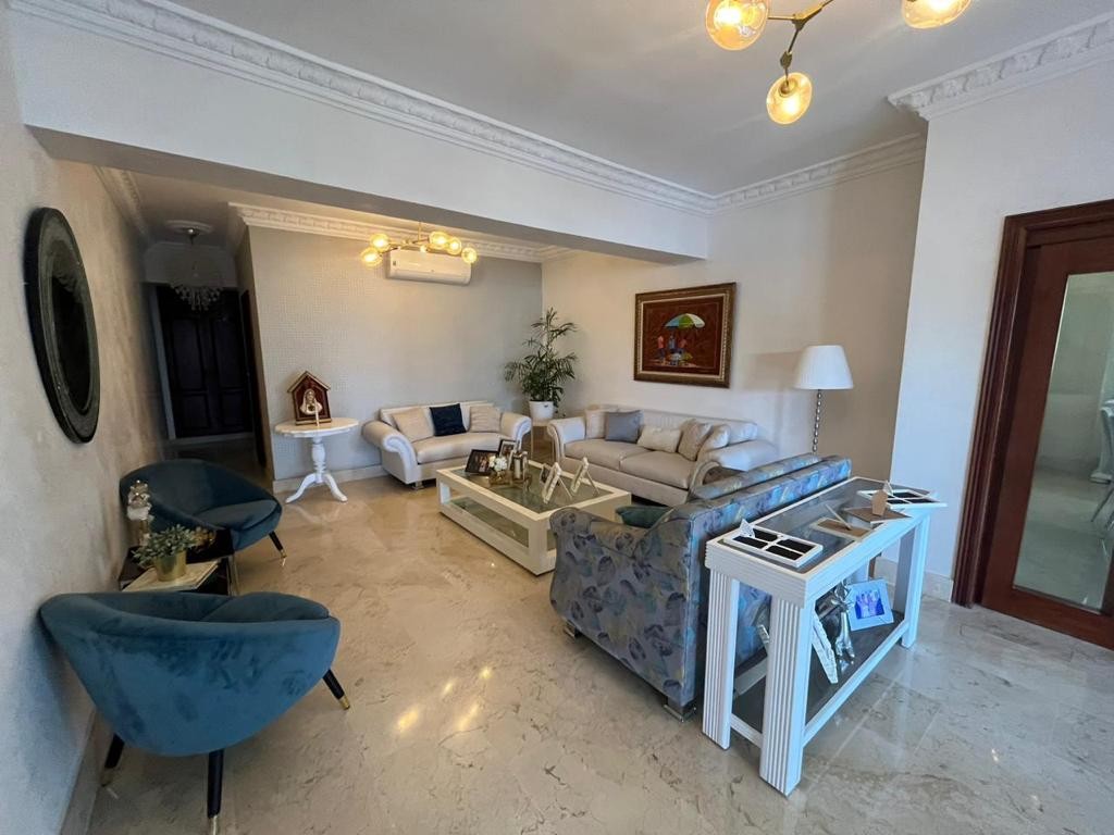apartamentos - Apartamento en Naco 3er piso 
 5