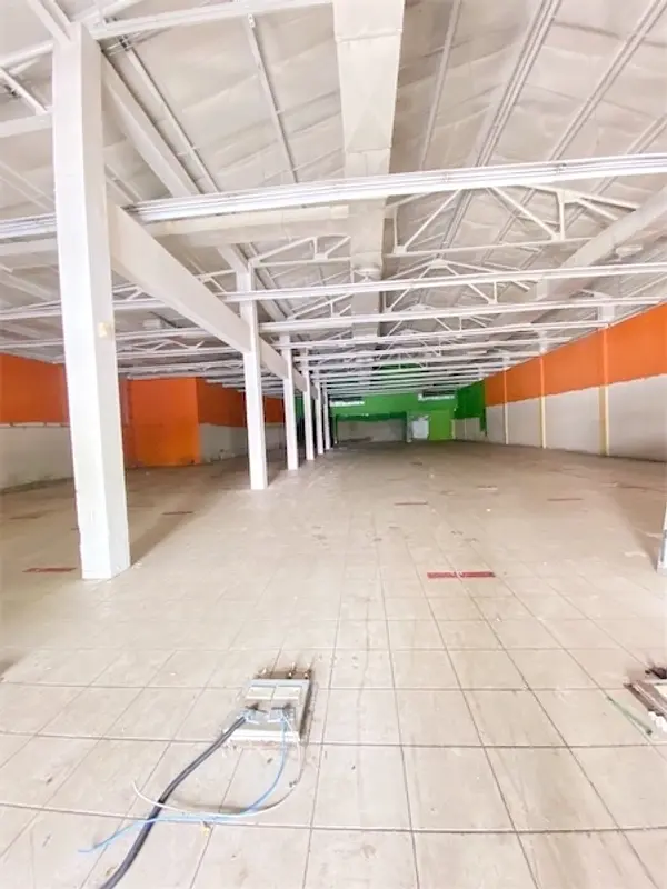 oficinas y locales comerciales - Local en sector altamente comercial 10