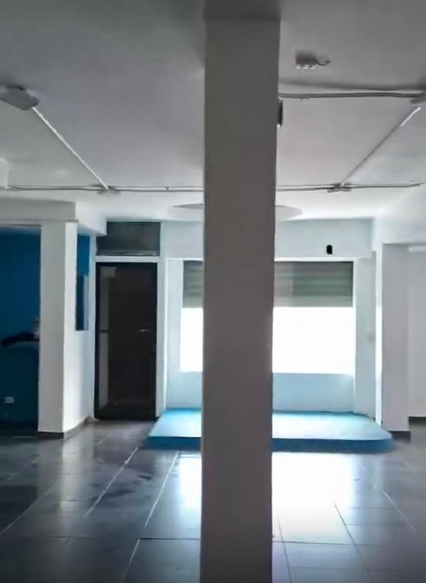 oficinas y locales comerciales - se alquila local  1