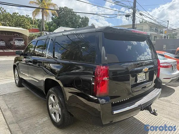 jeepetas y camionetas - Chevrolet Suburban LT 2017 9