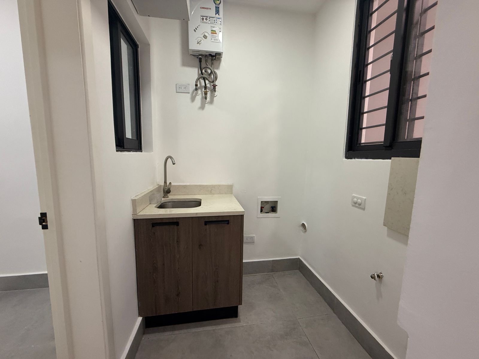 apartamentos - Vendo Evaristo Morales tres hab tres parqueos 3.5  1