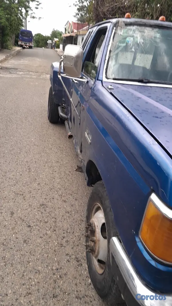 jeepetas y camionetas - Ford 350 año 1990 en buen estado 2