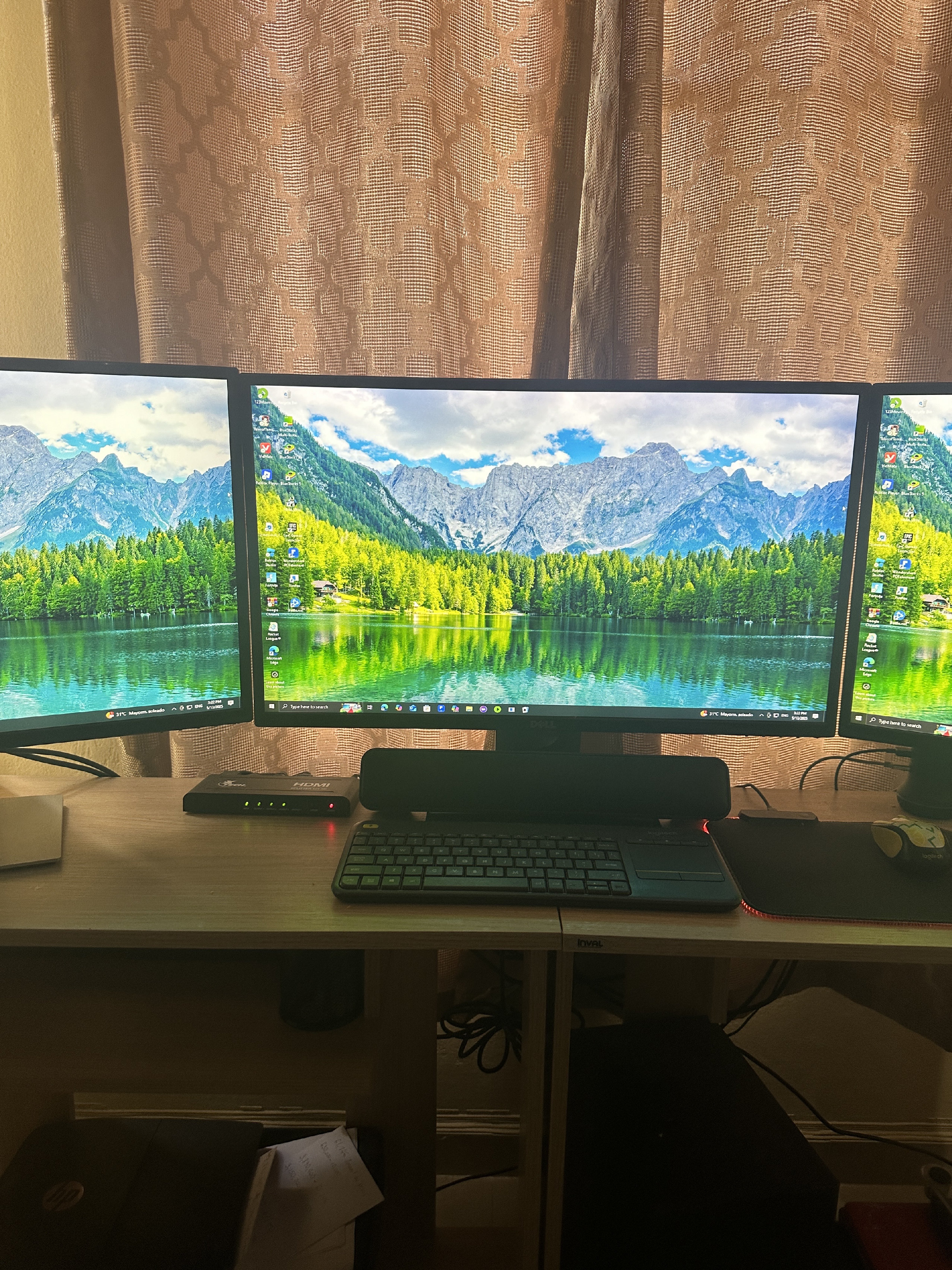 computadoras y laptops - tres pantallas de Dell,con La torre de juegos PC,con ratón de computadora 3
