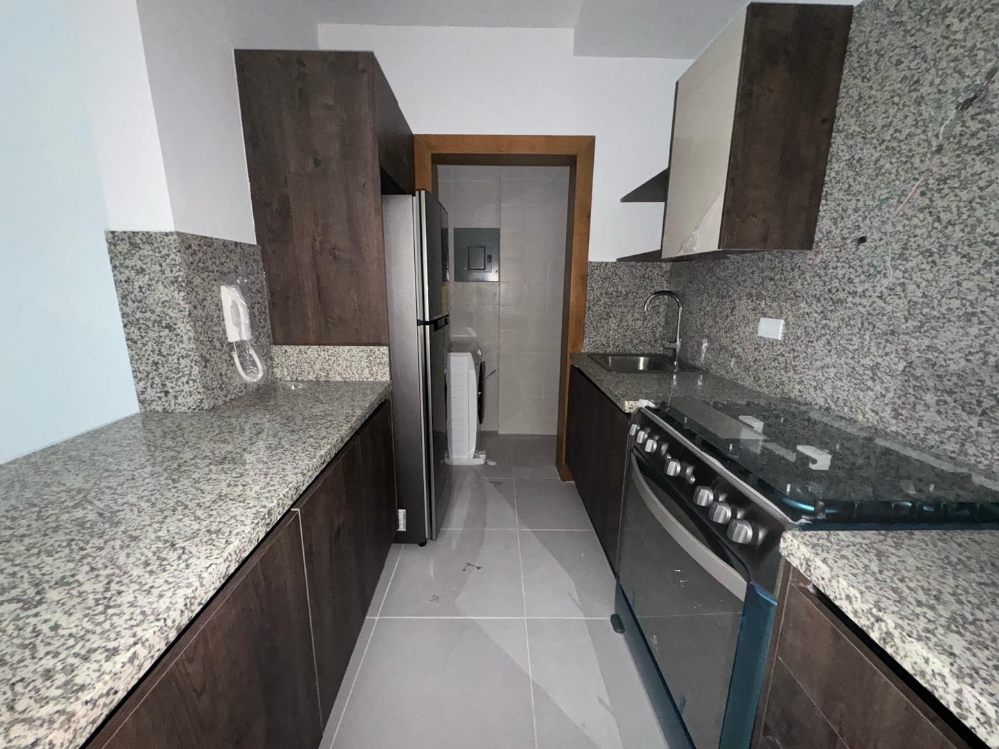 apartamentos - Alquilo apartamento nuevo a estrenar en el sector de Evaristo morales con linea  5
