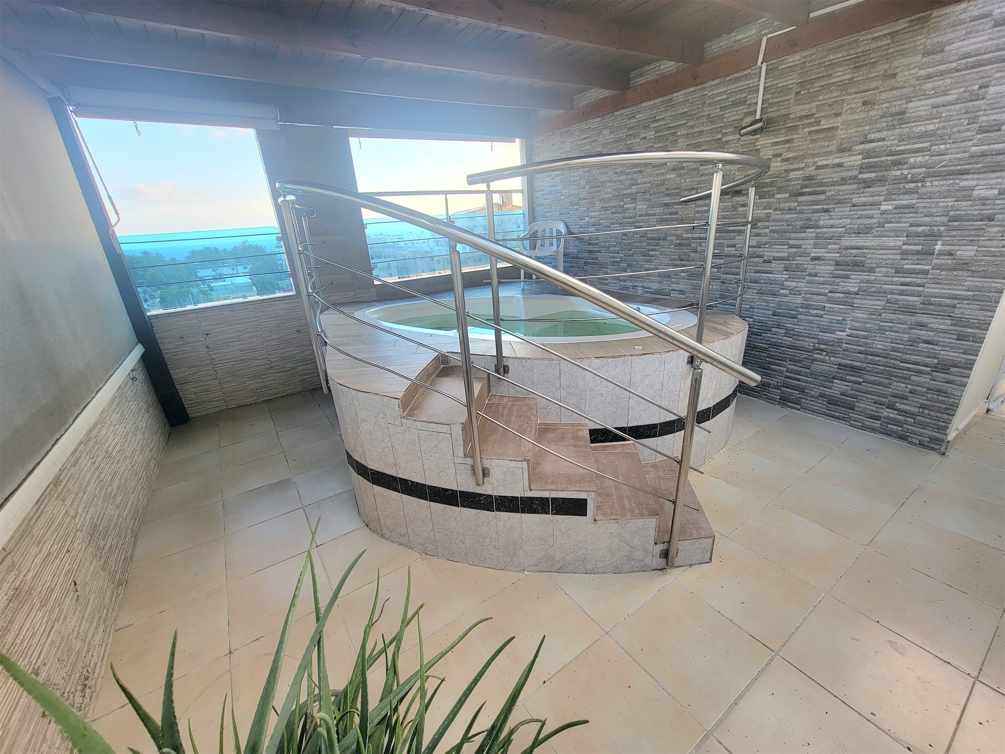 apartamentos - Venta de penthouse con jacuzzi de 299mts próximo a la avenida España  9
