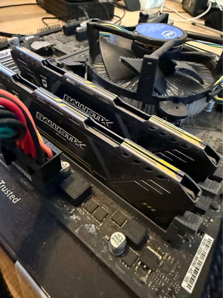 computadoras y laptops - PC combo i5 8400 16GB DDR4 sin case 0